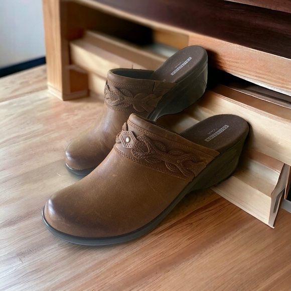 CLARKS Marion Coreen DARK TAN Wedge Mules Clog 2 1/2” Size 11  NW…Minimalist - Picture 13 of 14